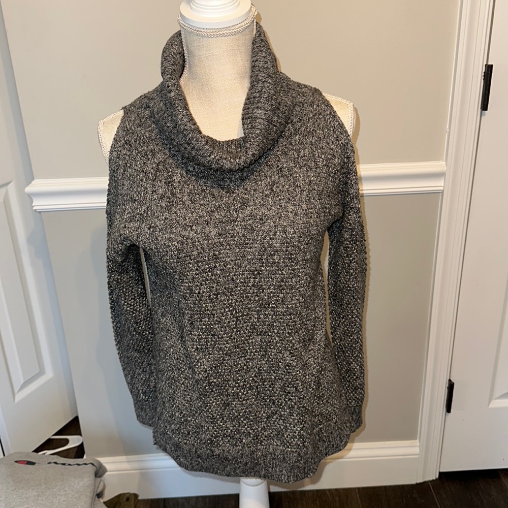Hollister women’s sweater